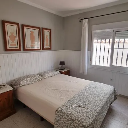 Mi Casita En Con Piscina Comunitaria Y Barbacoa Privada Сasa de vacaciones Torrevieja